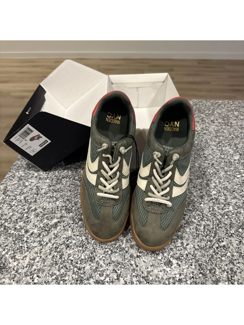 Madden NYC Women’s Green Colorblock Low Top Lace-Up Sneakers Size 10